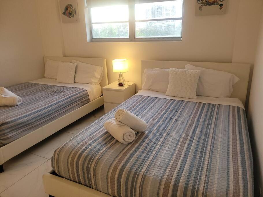 Modern 1 Bedroom Condo, Steps From Beach, Free Parking! Golden Beach Buitenkant foto